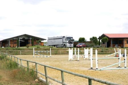 Ecuries, centre de dressage et d'élevage de chevaux : Vued'ensemble/Brice