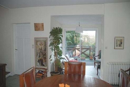 FENÊTRE SUR JARDIN, Réhabilitation et extension d'une maison de ville, aménagement d'une terrasse et des espaces extérieurs à Marcq en Baroeul : DIENTRE_fenetre_sur_jardin_existant_salon-494x330
